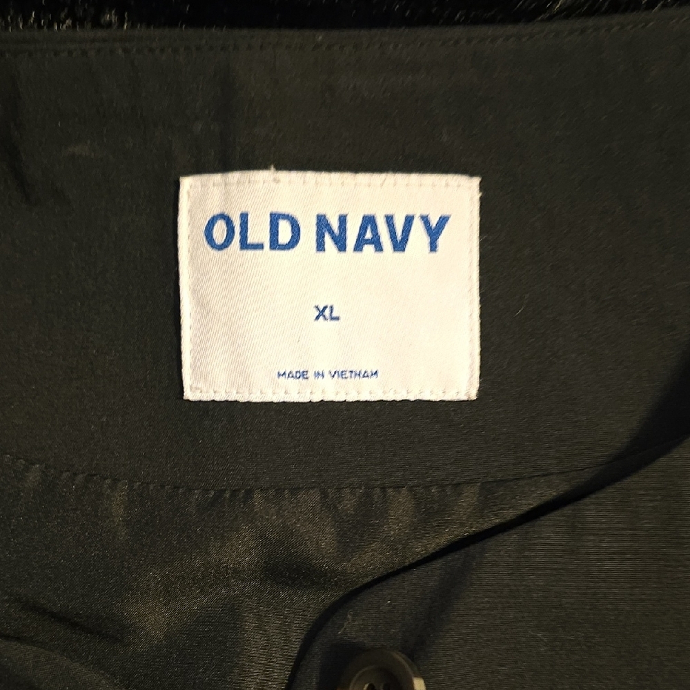 Old Navy Black Button-Up Vest - Picture 2 of 4